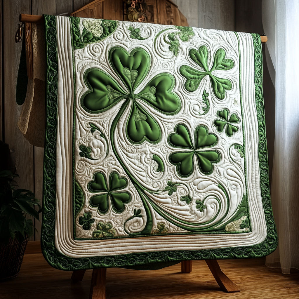 Clover Glow Quilted Blanket NCU0PTT148