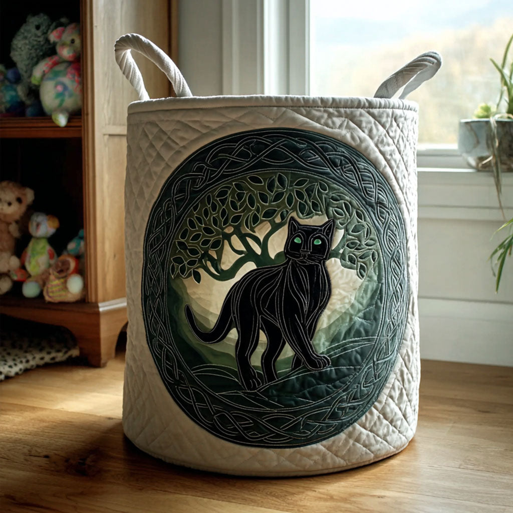 Emerald-Eyed Spirit Quilted Laundry Basket NCU0PTT1634
