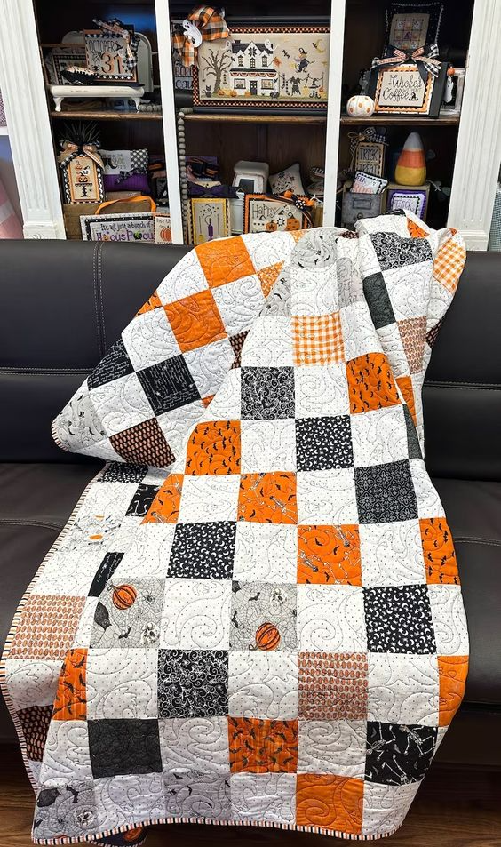 Midnight Haunt Quilted Blanket NCU0PD783