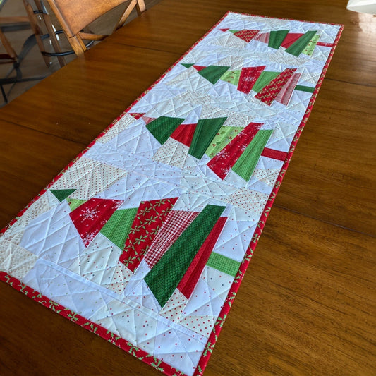 Peppermint Bliss Quilted Table Runner NCU0PT731