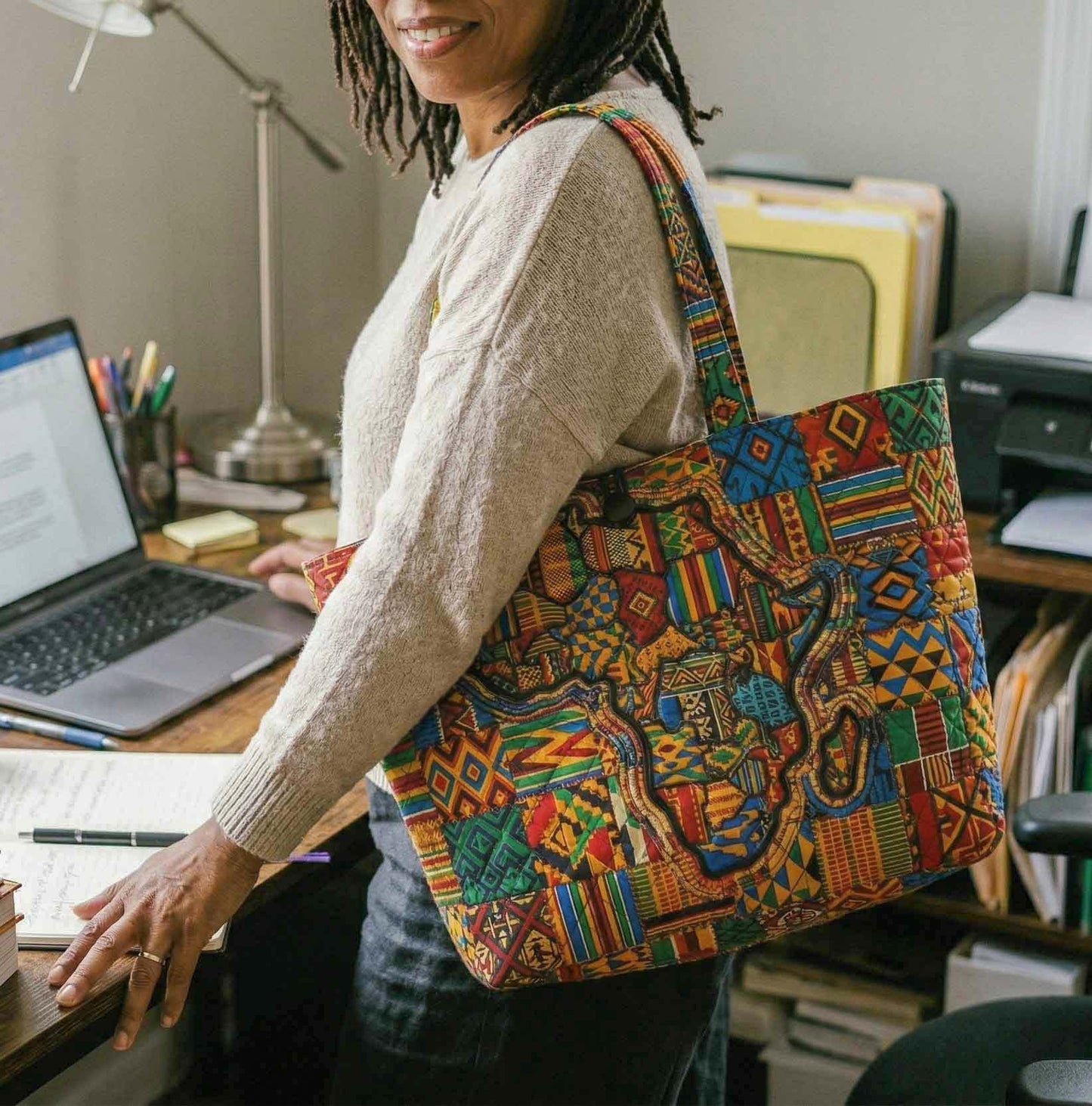 Vibrant Africa Map Quilted Classic Tote Bag NCU0NXD1820