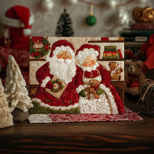 Yuletide Love Story Quilted Fabric Postcard NCU0PTT2363